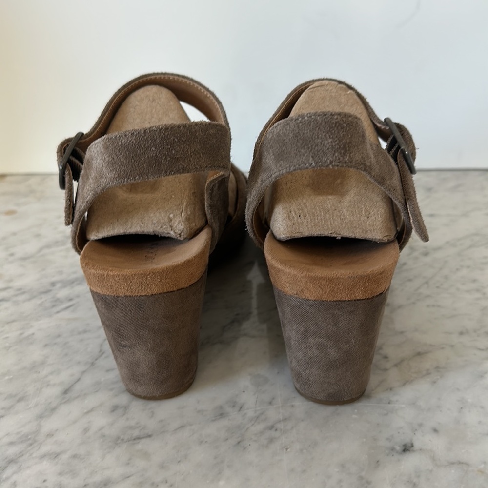 Lucky Brand Kennah cross band wedge taupe suede sandals 39 fits US 8 - Picture 6 of 9